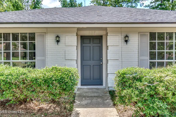 $2,400 | 107 Woodgate Drive, Brandon, MS 39042