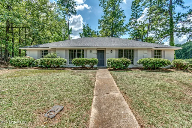 $2,400 | 107 Woodgate Drive, Brandon, MS 39042