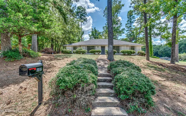 $2,400 | 107 Woodgate Drive, Brandon, MS 39042