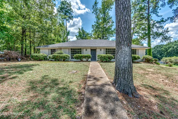 $2,400 | 107 Woodgate Drive, Brandon, MS 39042