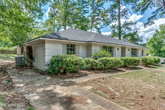 $2,400 | 107 Woodgate Drive, Brandon, MS 39042