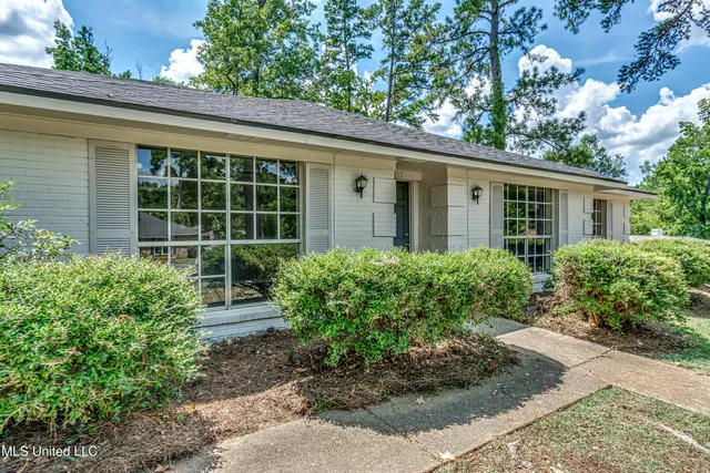 $2,400 | 107 Woodgate Drive, Brandon, MS 39042