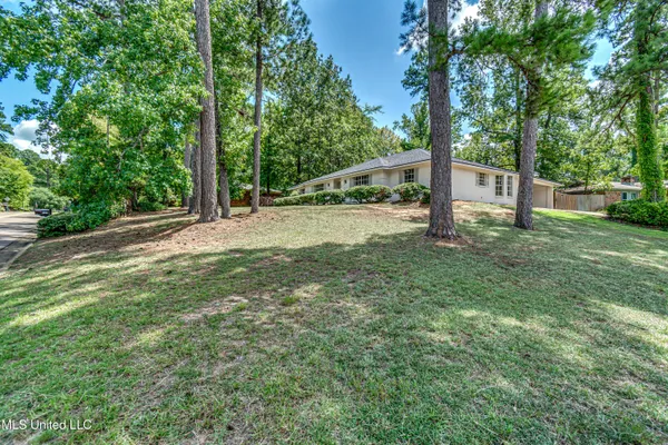 $2,400 | 107 Woodgate Drive, Brandon, MS 39042