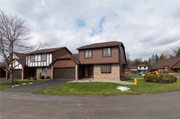 $305,000 | 40 Cambridge Court, Perinton, NY 14450