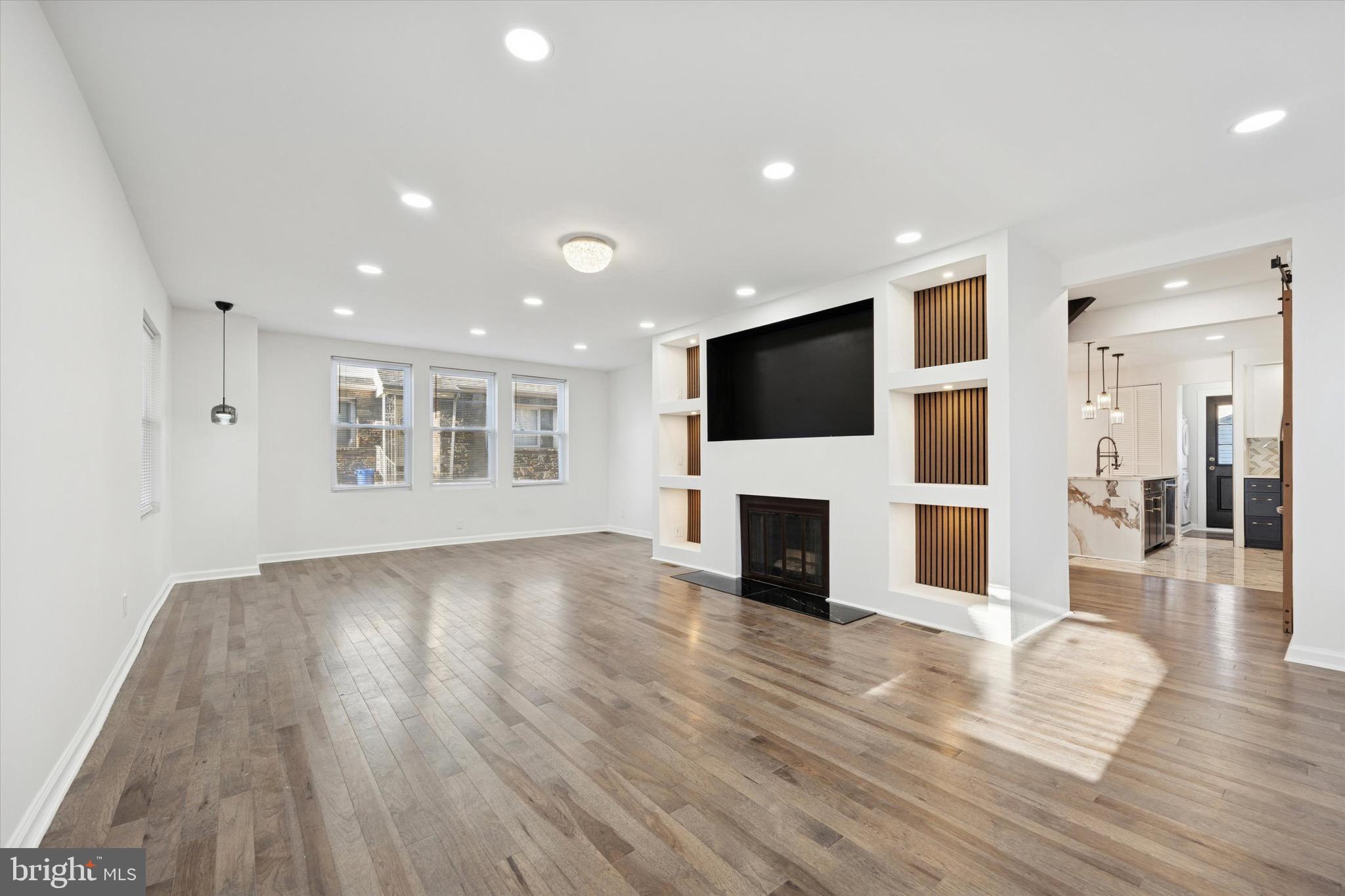323 Derwyn Road Lansdowne, PA 19050 - Photo 5 of 57 living room