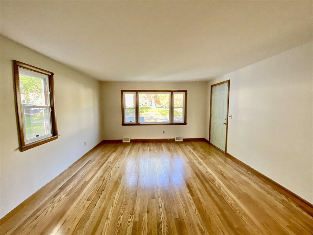 302 West Allen Ridge Road Springfield, MA 01118 - Photo 11 of 28