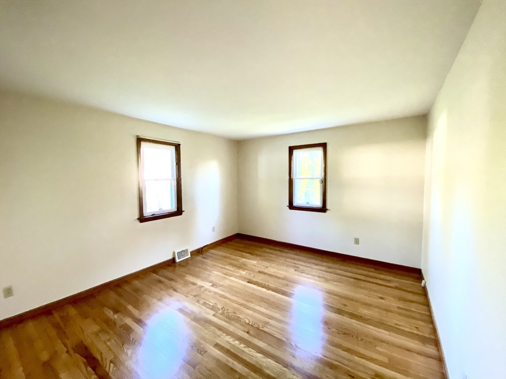 302 West Allen Ridge Road Springfield, MA 01118 - Photo 18 of 28