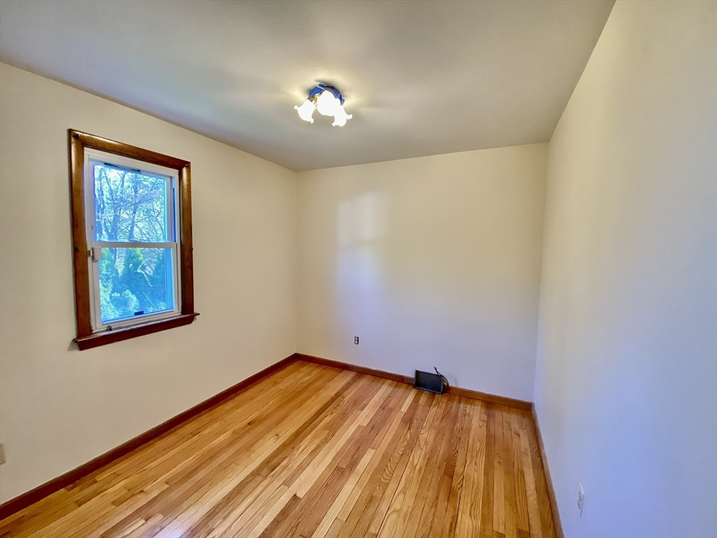 302 West Allen Ridge Road Springfield, MA 01118 - Photo 20 of 28