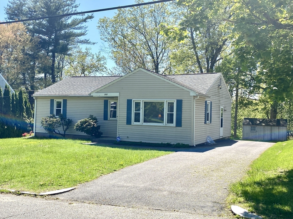 302 West Allen Ridge Road Springfield, MA 01118 - Photo 3 of 28