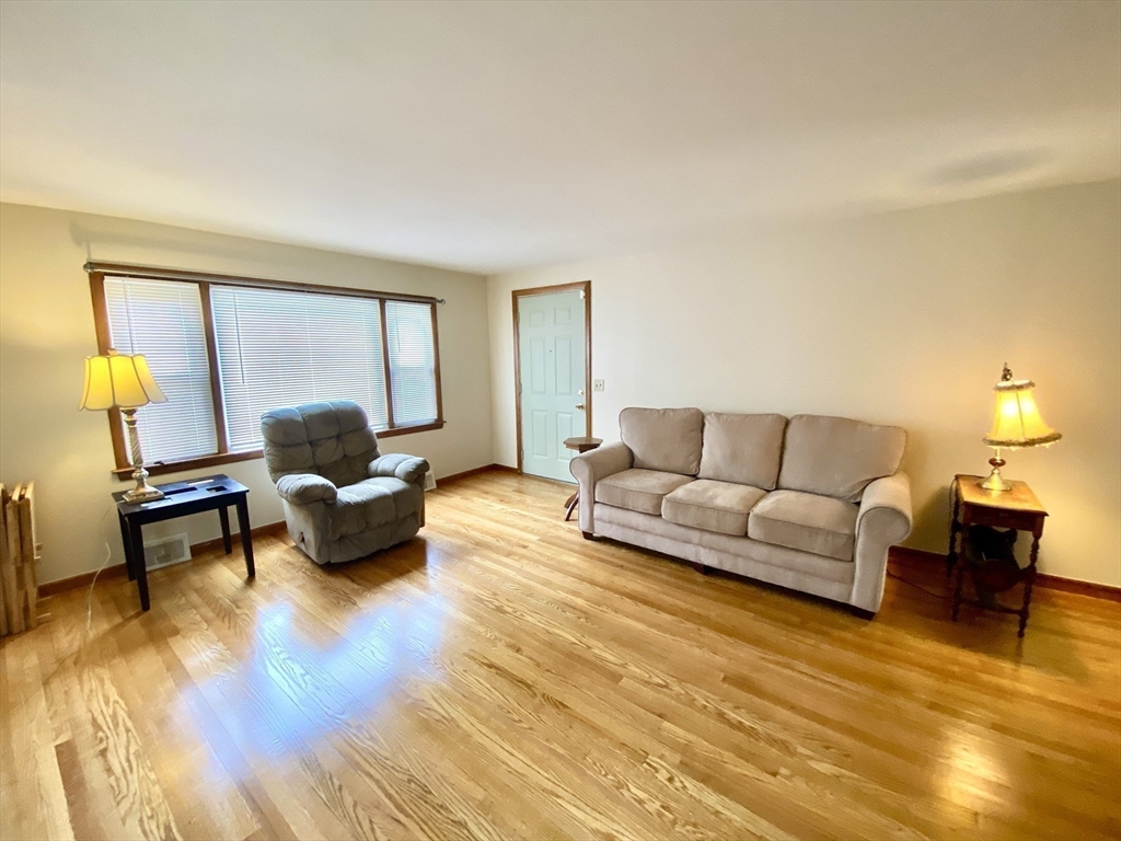 302 West Allen Ridge Road Springfield, MA 01118 - Photo 9 of 28