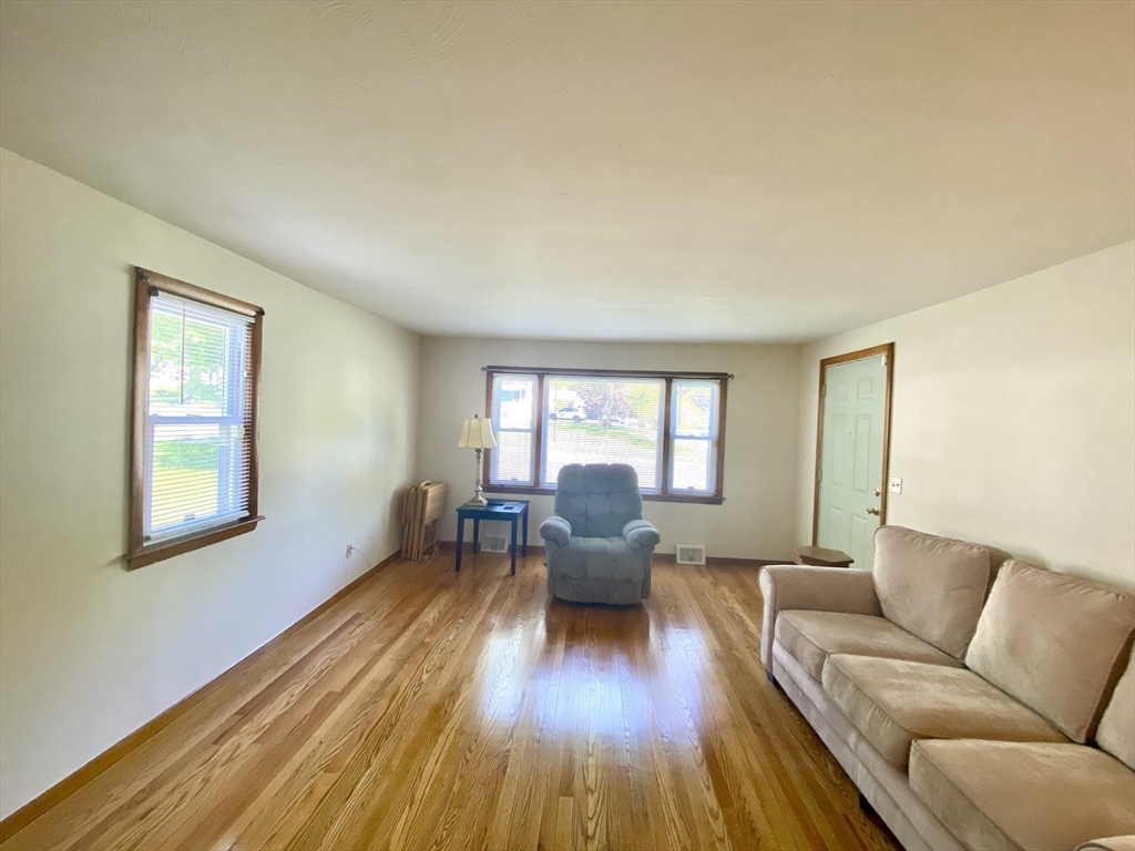302 West Allen Ridge Road Springfield, MA 01118 - Photo 10 of 28