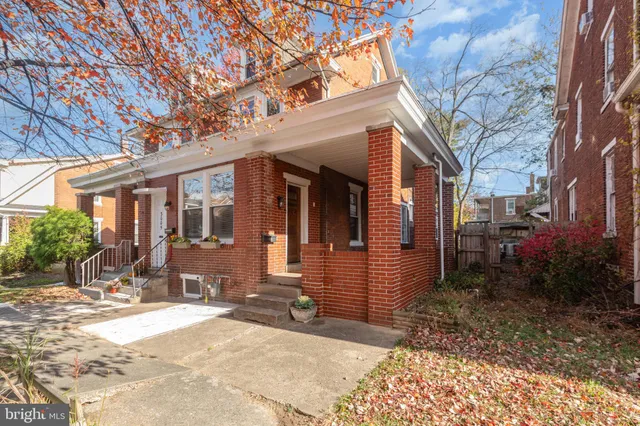 a view of a pathway with a backyard