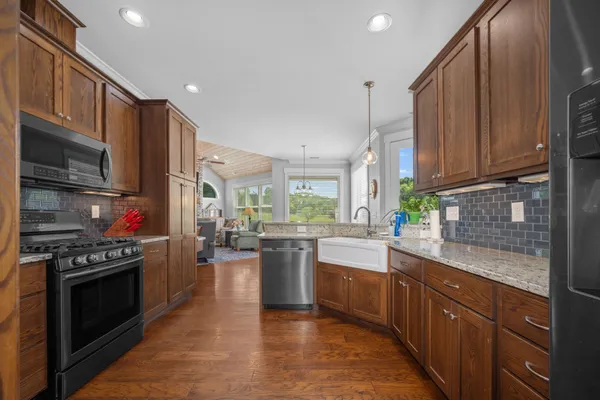 $1,399,000 | 50 Bill Edde Road, Belvidere, TN 37306