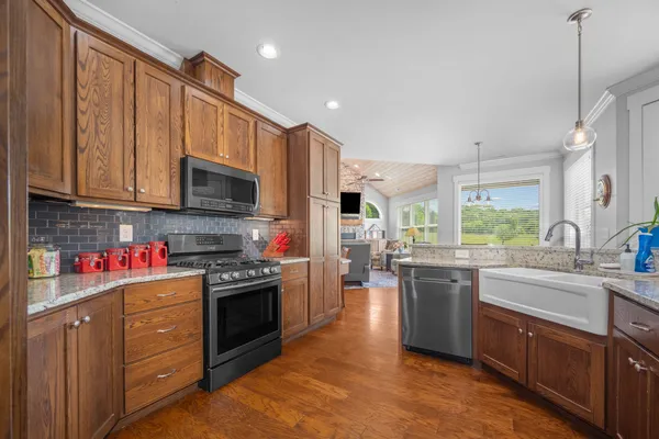 $1,399,000 | 50 Bill Edde Road, Belvidere, TN 37306
