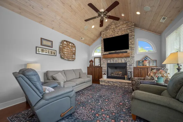$1,399,000 | 50 Bill Edde Road, Belvidere, TN 37306