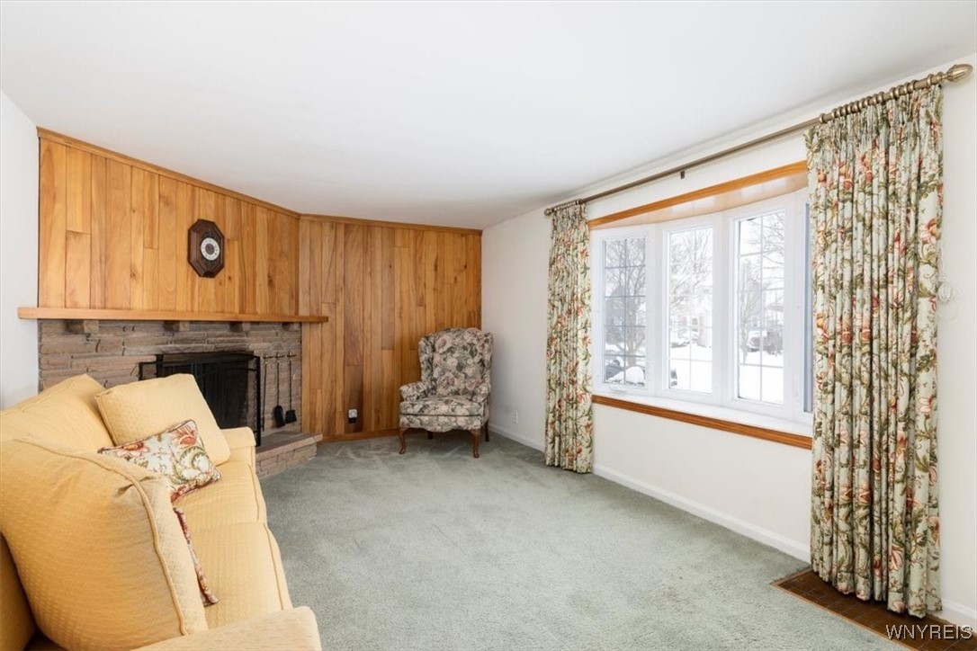 61 Rockne Road Tonawanda, NY 14223 - Photo 2 of 18 Living Room