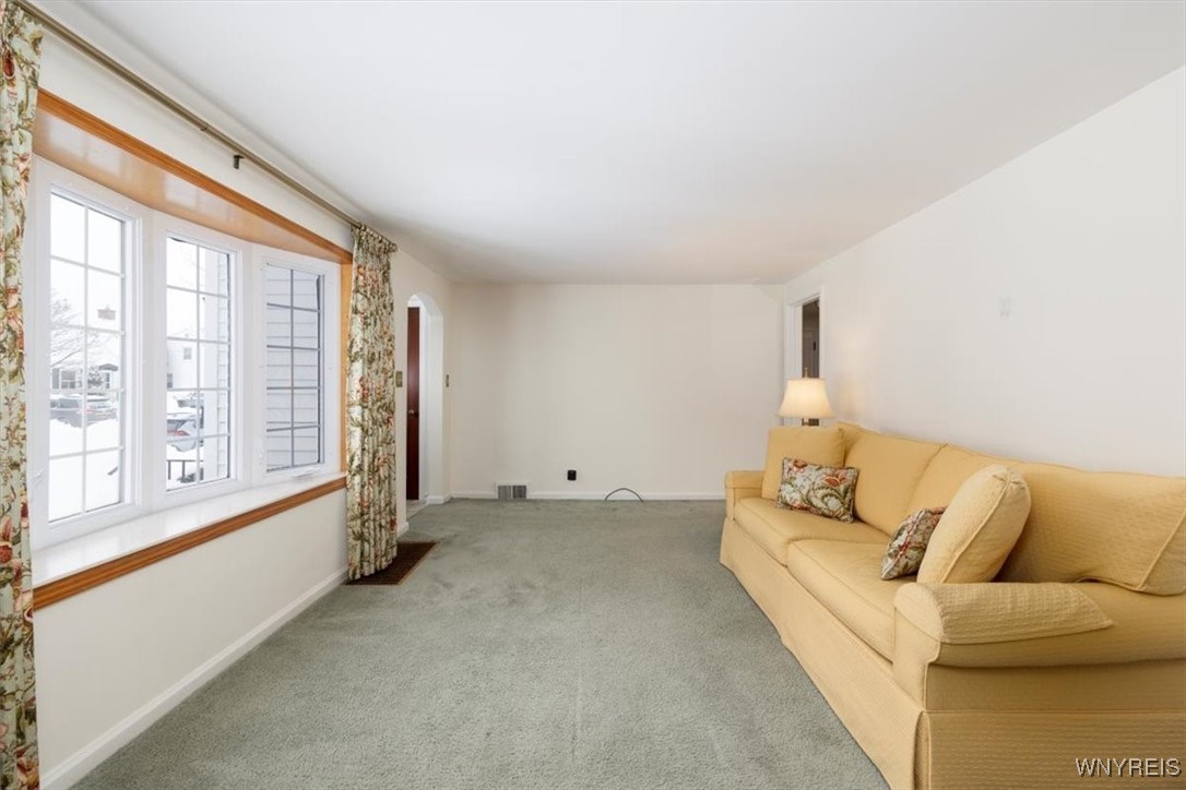 61 Rockne Road Tonawanda, NY 14223 - Photo 3 of 18 Living Room