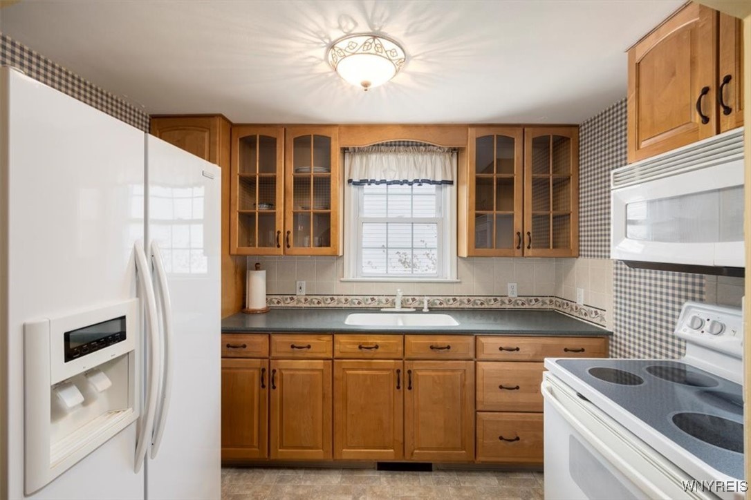 61 Rockne Road Tonawanda, NY 14223 - Photo 6 of 18 Kitchen