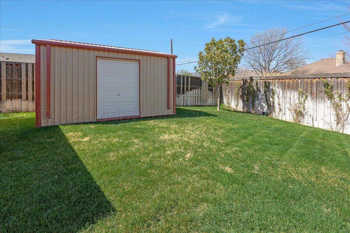 5823 Nicholas Circle Amarillo, TX 79109 - Photo 30 of 31 a view of a backyard with potted plants