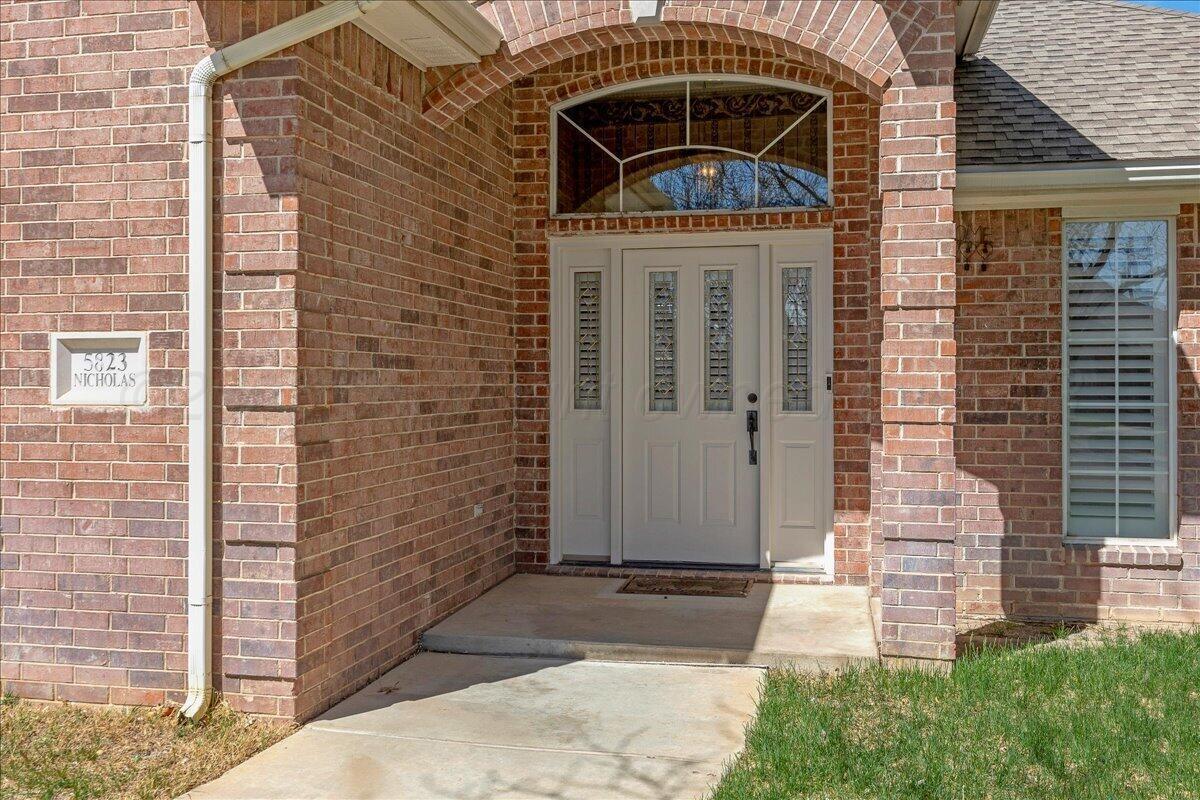 5823 Nicholas Circle Amarillo, TX 79109 - Photo 3 of 31 a front view of a house with a yard