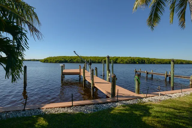 $3,800 | 110 Southwest Hideaway Place, Stuart, FL 34994