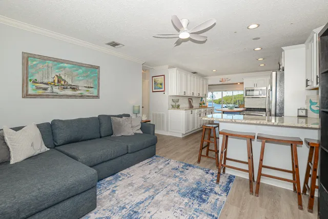 $3,800 | 110 Southwest Hideaway Place, Stuart, FL 34994