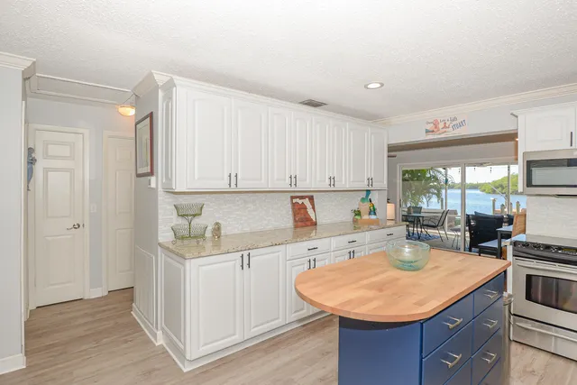 $3,800 | 110 Southwest Hideaway Place, Stuart, FL 34994