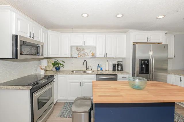 $3,800 | 110 Southwest Hideaway Place, Stuart, FL 34994