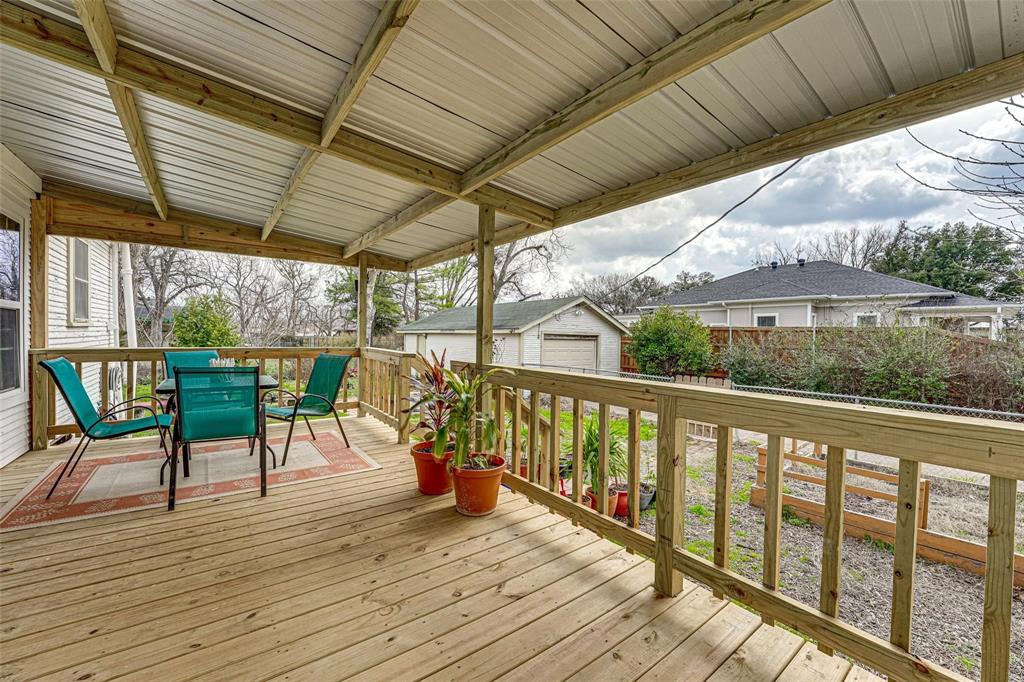 1515 Caddo Street Commerce, TX 75428 - Photo 22 of 23 a view of a chairs and table in the balcony