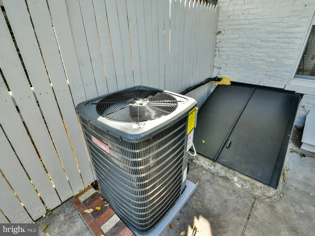 $2,500 | 2114 Cliftwood Avenue, Baltimore, MD 21213