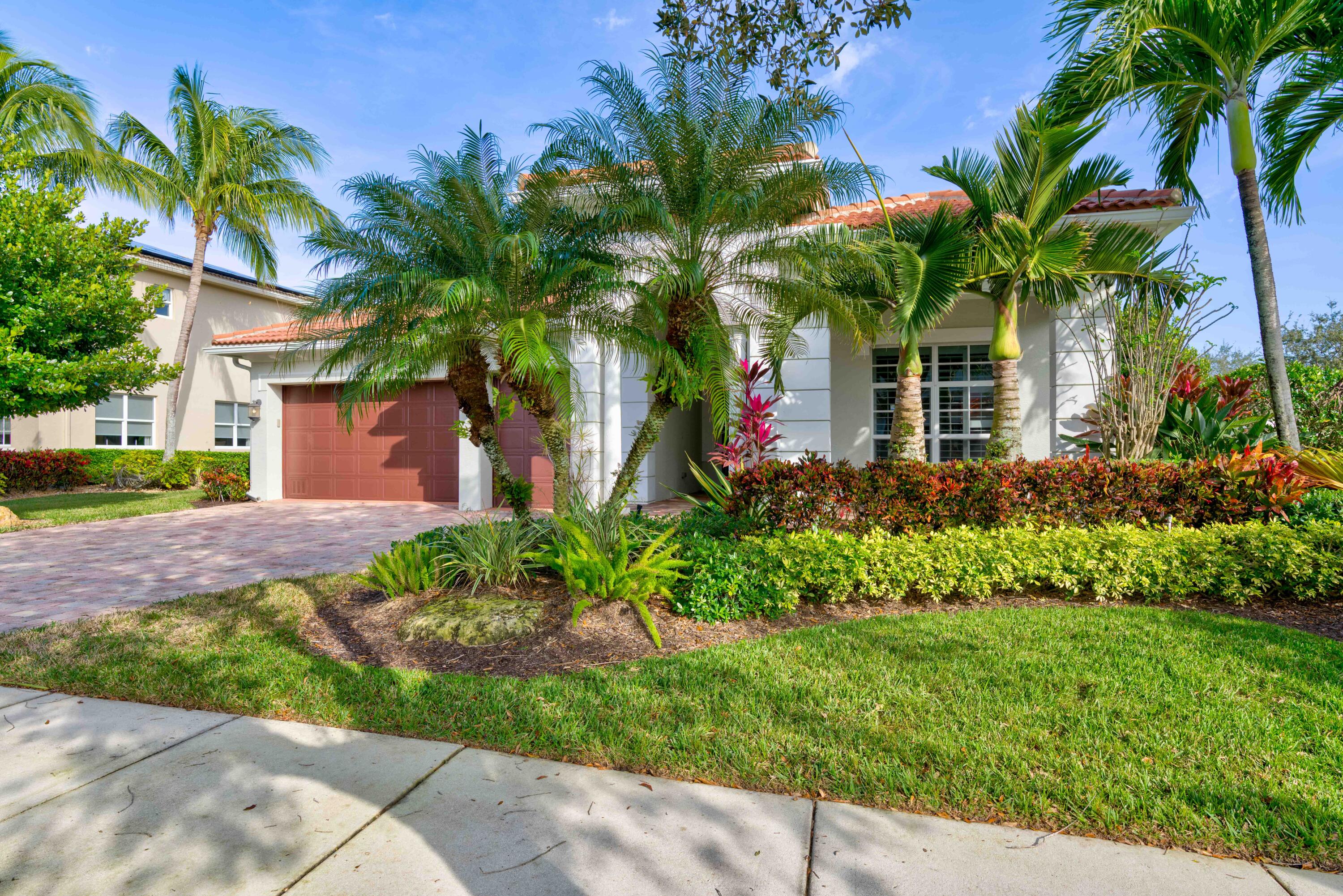 168 Umbrella Place Jupiter, FL 33458 - Photo 3 of 23 02__mlp2546_47_48_49_50