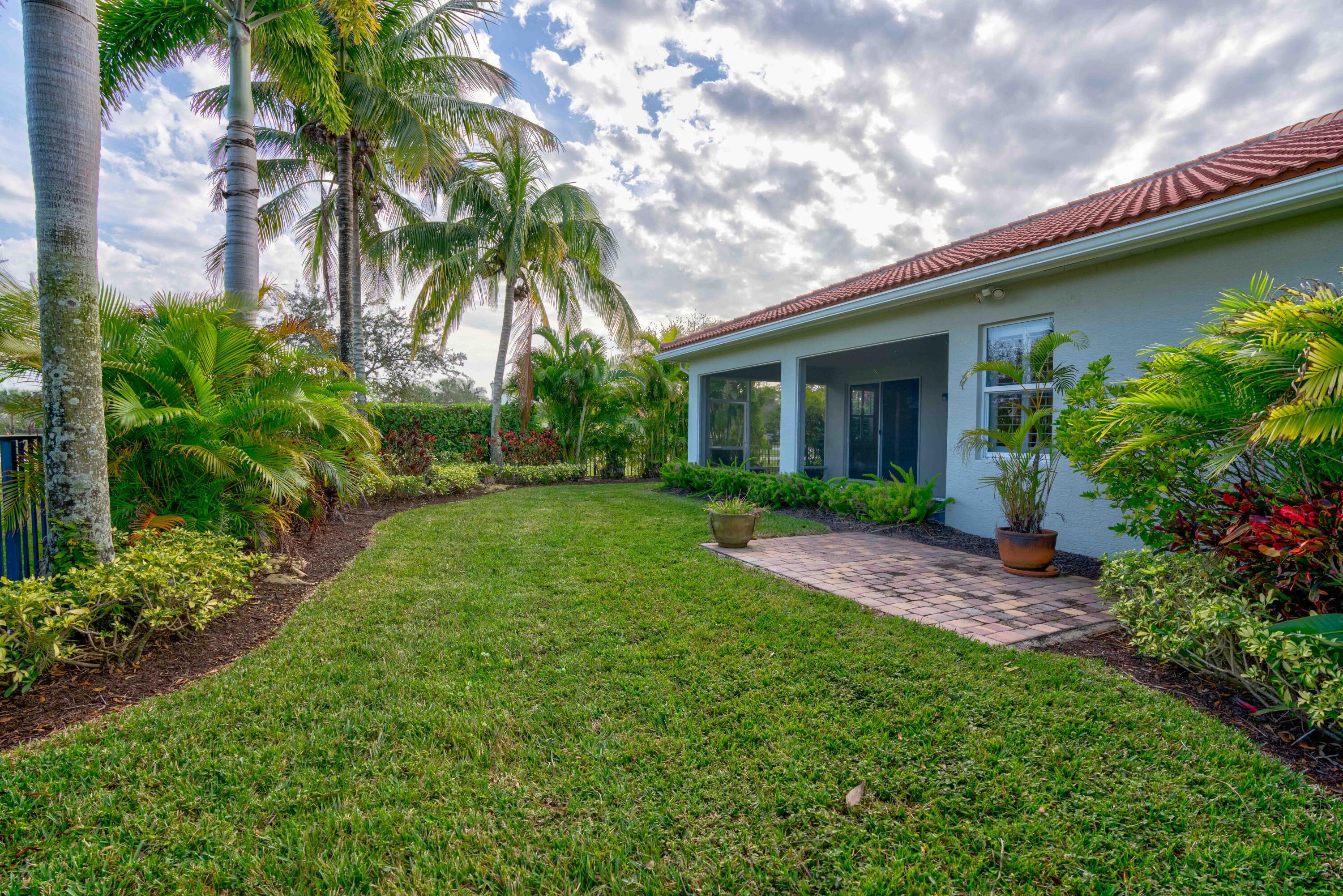168 Umbrella Place Jupiter, FL 33458 - Photo 7 of 23 garden view