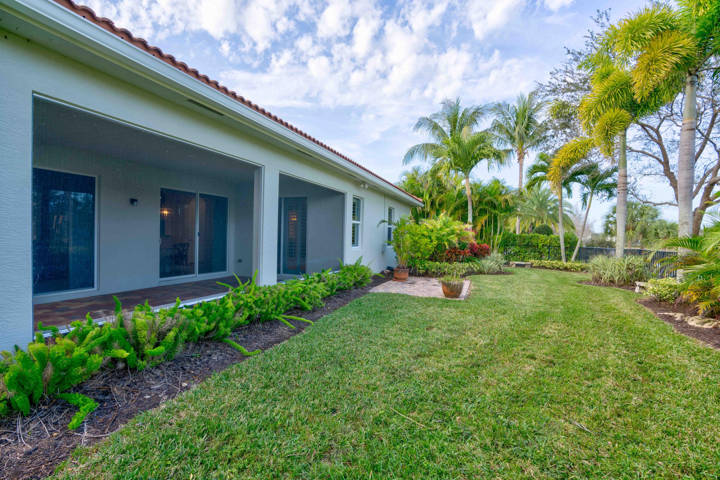 168 Umbrella Place Jupiter, FL 33458 - Photo 8 of 23 garden view