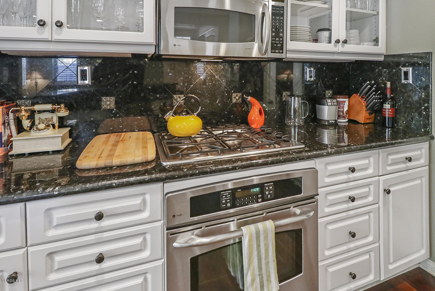 4167 Orontes Way, Unit B Simi Valley, CA 93063 - Photo 12 of 38 dKitchen and Dining6