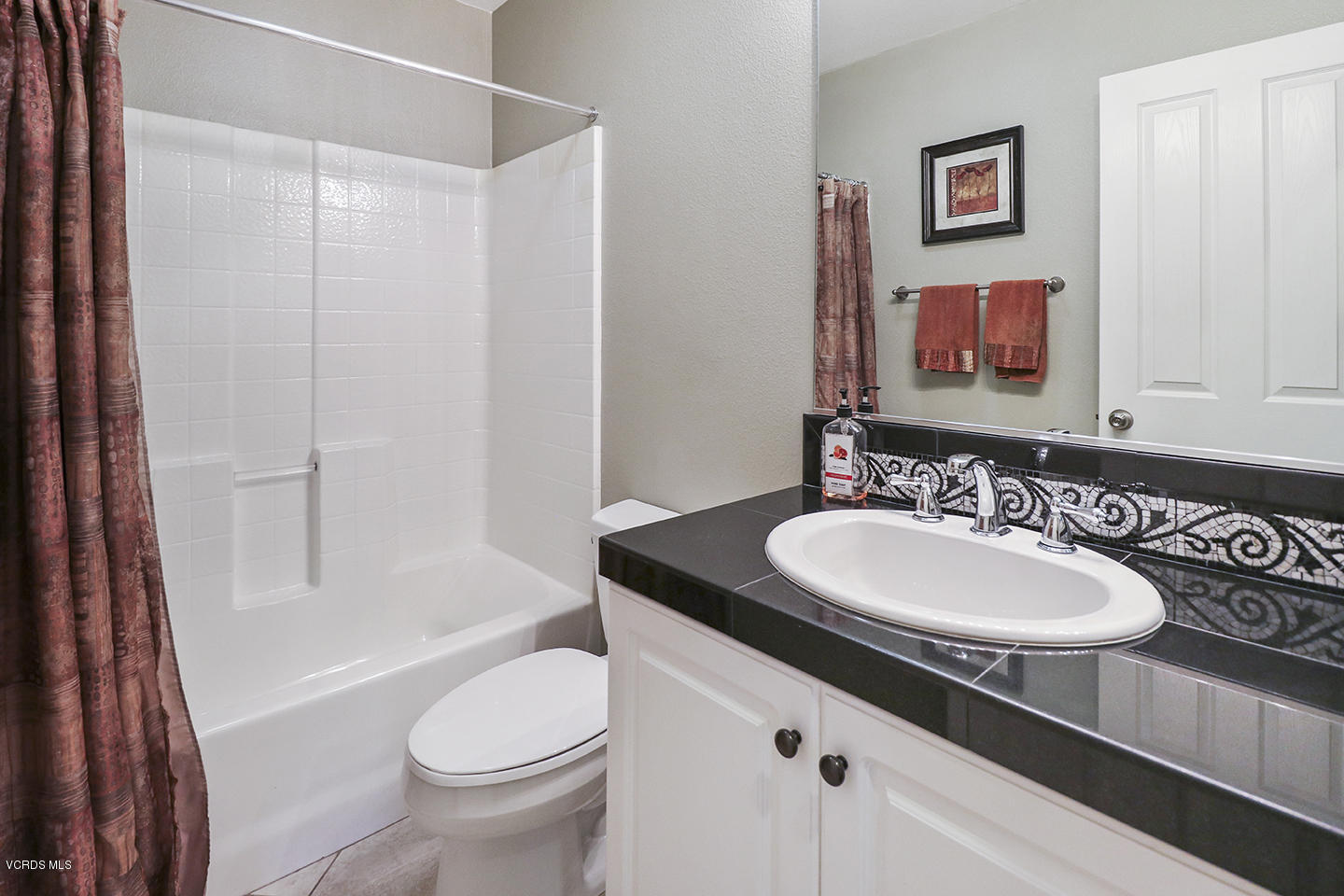 4167 Orontes Way, Unit B Simi Valley, CA 93063 - Photo 13 of 38 eGuest Bath