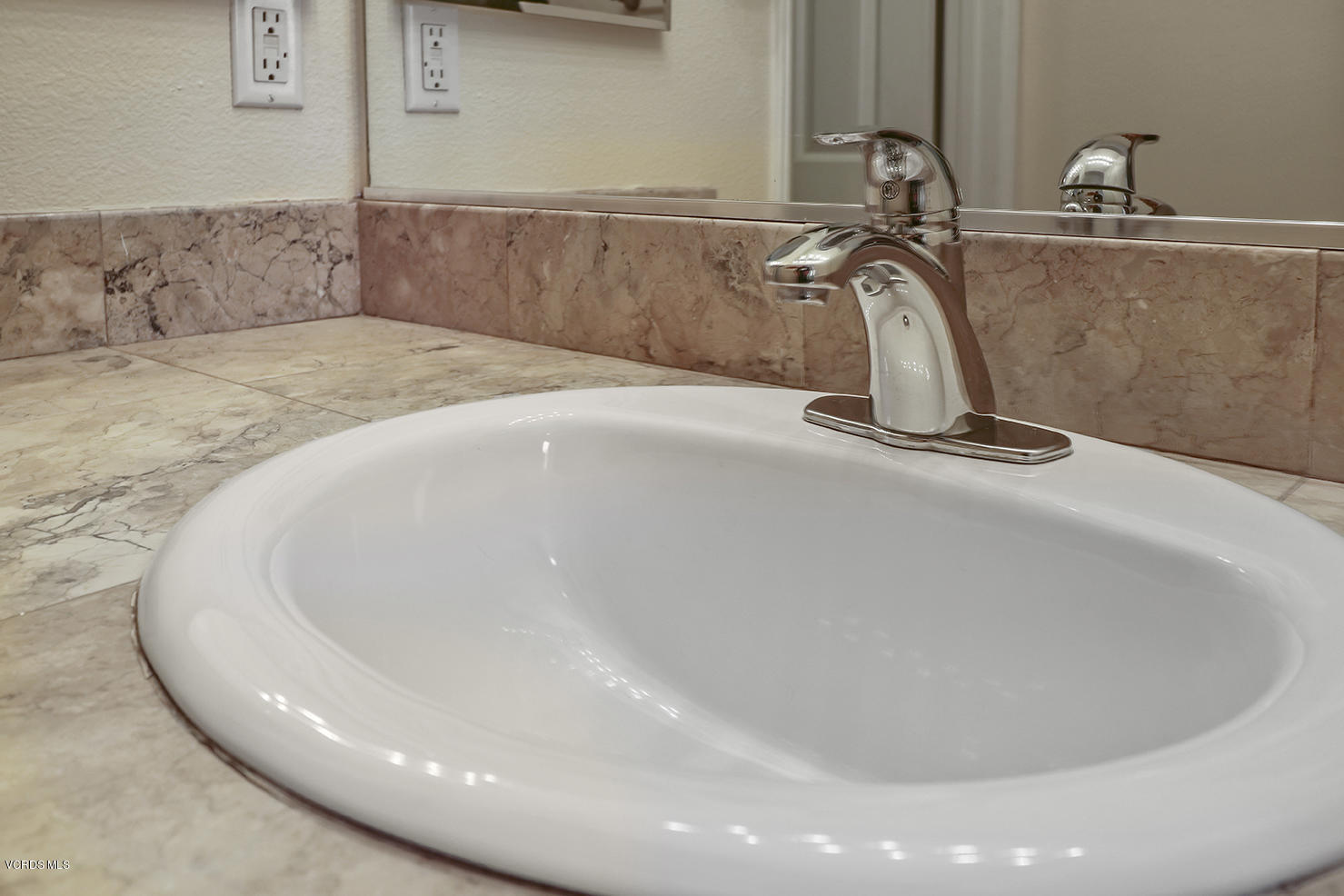 4167 Orontes Way, Unit B Simi Valley, CA 93063 - Photo 20 of 38 jHall Bath2