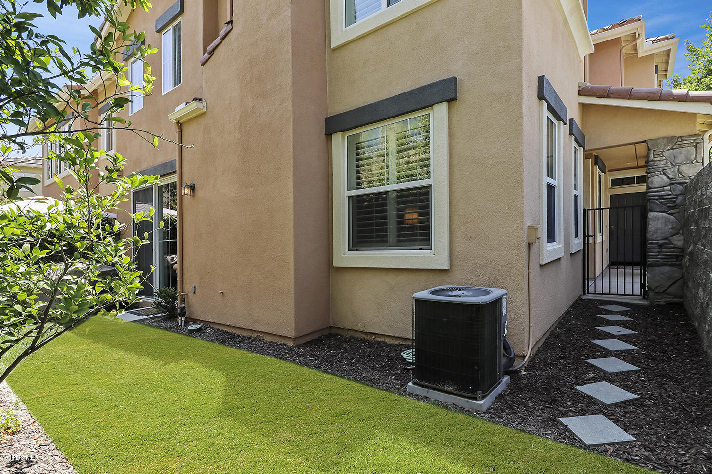 4167 Orontes Way, Unit B Simi Valley, CA 93063 - Photo 30 of 38 lBackyard2