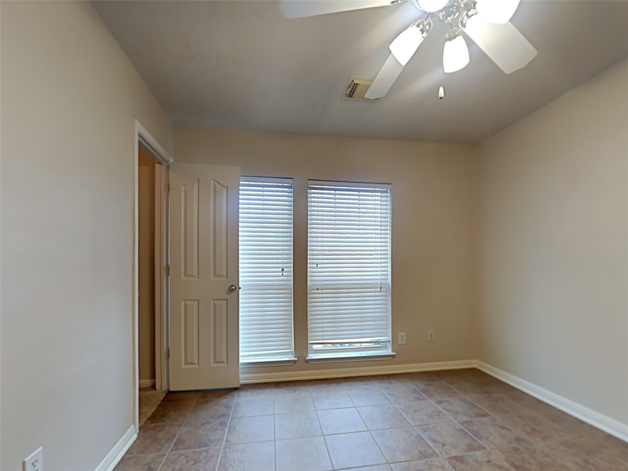 155 South Queenscliff Circle Spring, TX 77382 - Photo 12 of 19