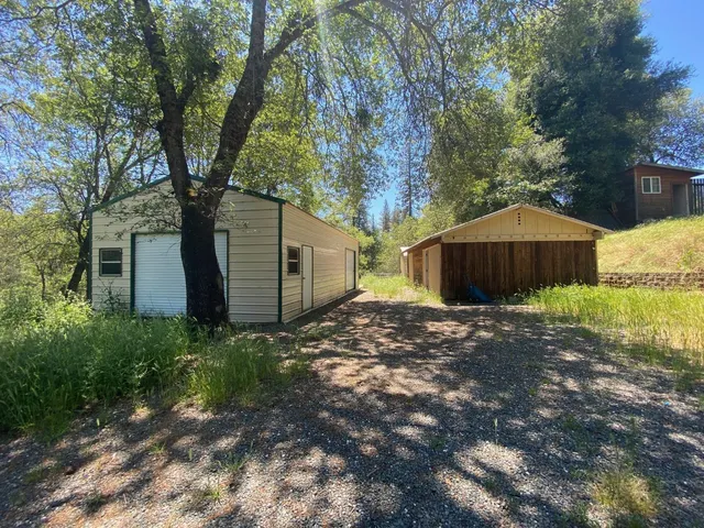 a view of a backyard of the house