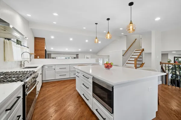 $849,900 | 3122 Sandy Lane, Glenview, IL 60026