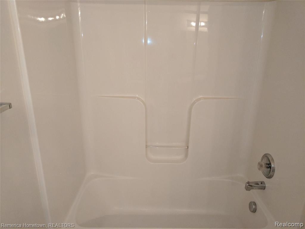 11820 Farmington Road, Unit 71 Livonia, MI 48150 - Photo 7 of 8