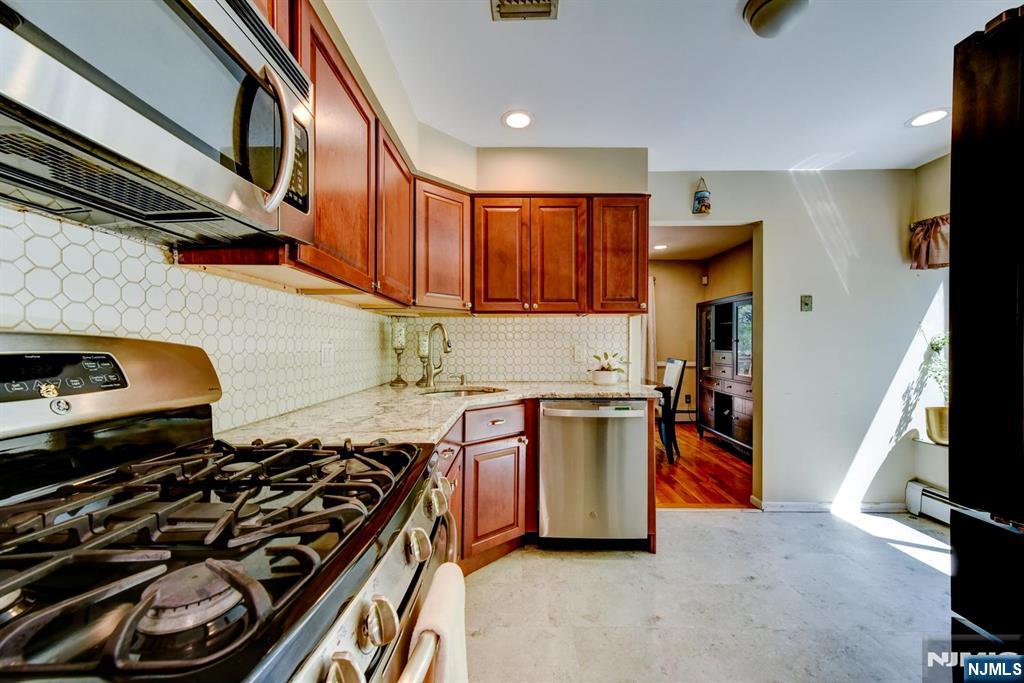 17 Independence Way Rockaway, NJ 07866 - Photo 21 of 48