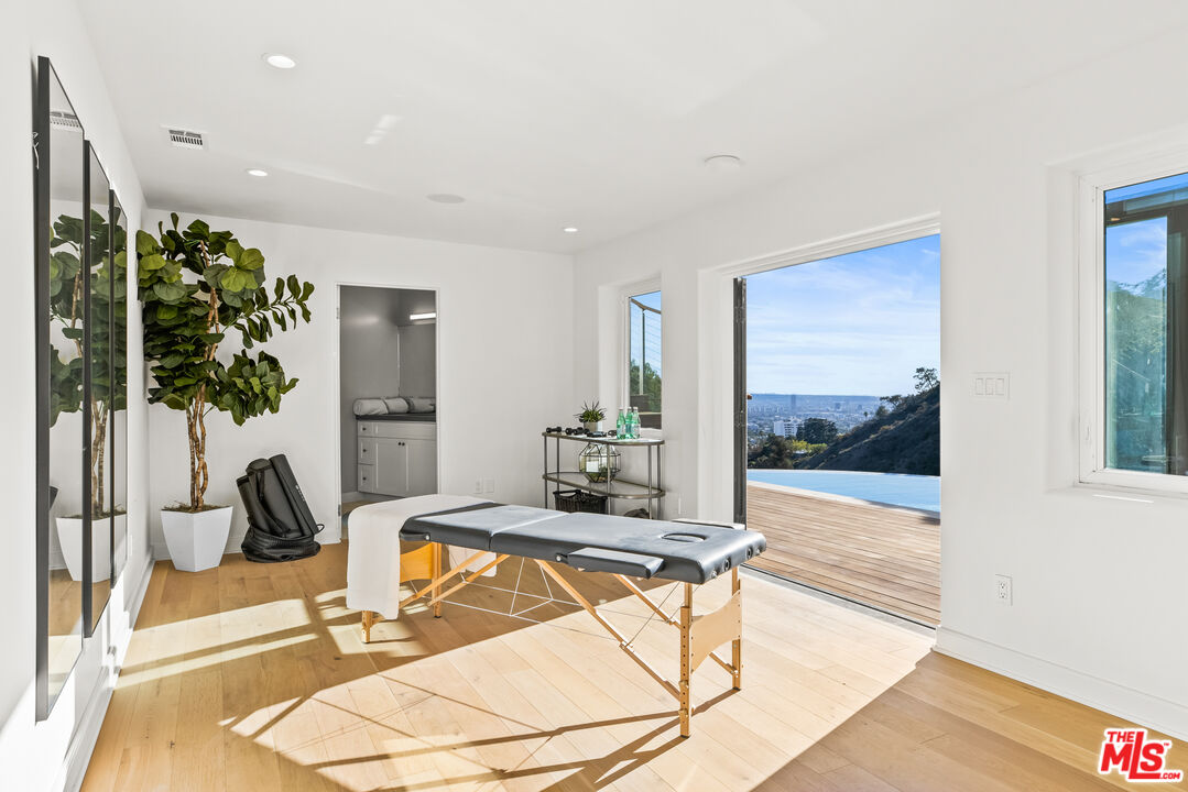 2201 Malaga Road Los Angeles, CA 90068 - Photo 26 of 51 a room with patio furniture