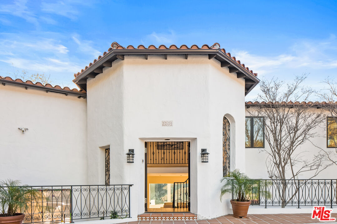 2201 Malaga Road Los Angeles, CA 90068 - Photo 4 of 51 a view of a front door and wooden floor