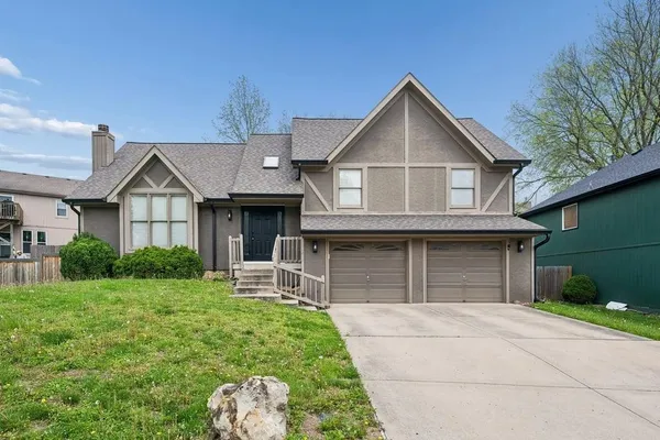 $385,000 | 14611 Killarney Lane, Smithville, MO 64089