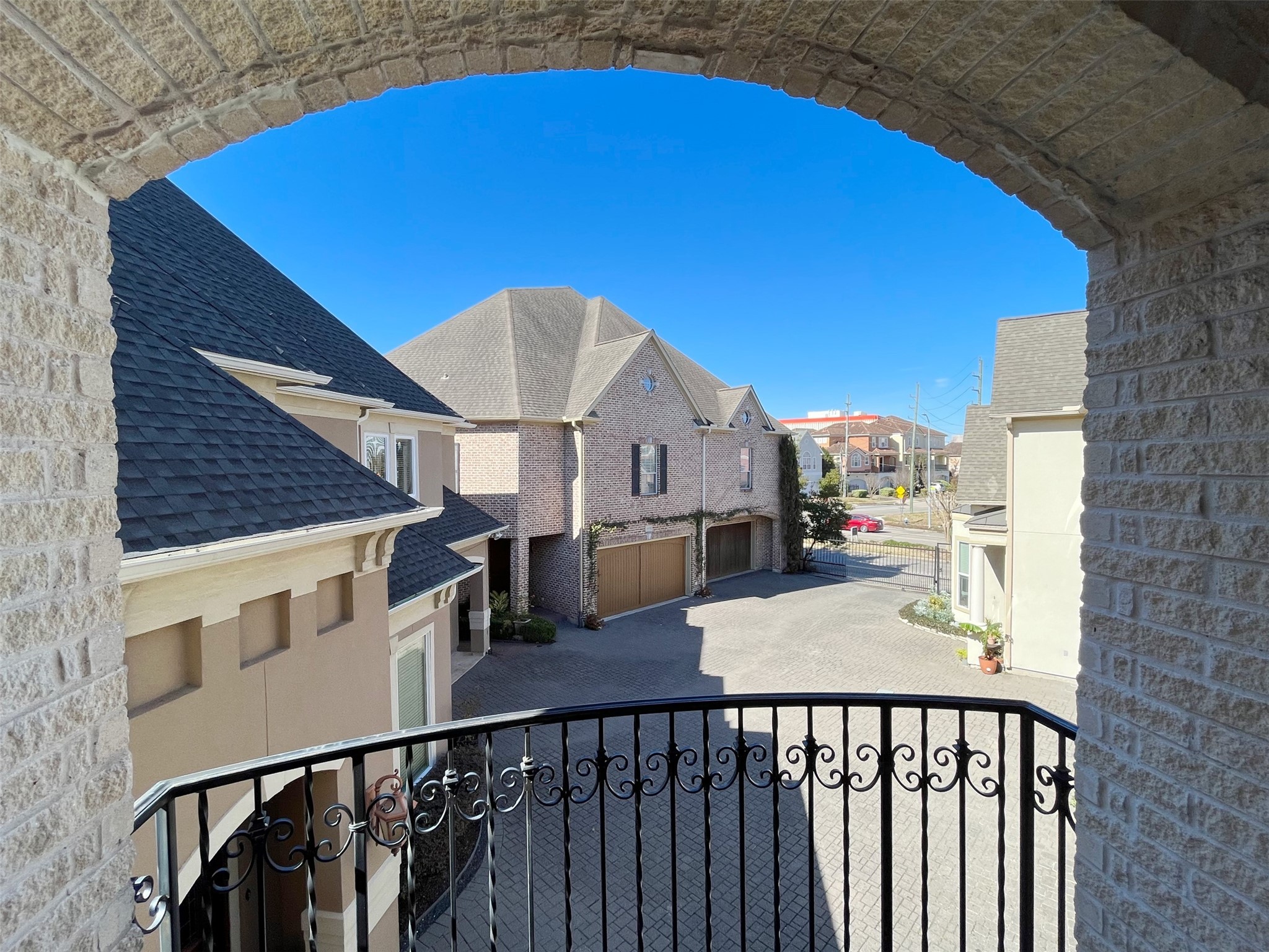 5455 Hidalgo Street Houston, TX 77056 - Photo 14 of 22 a view of a balcony with an outdoor space