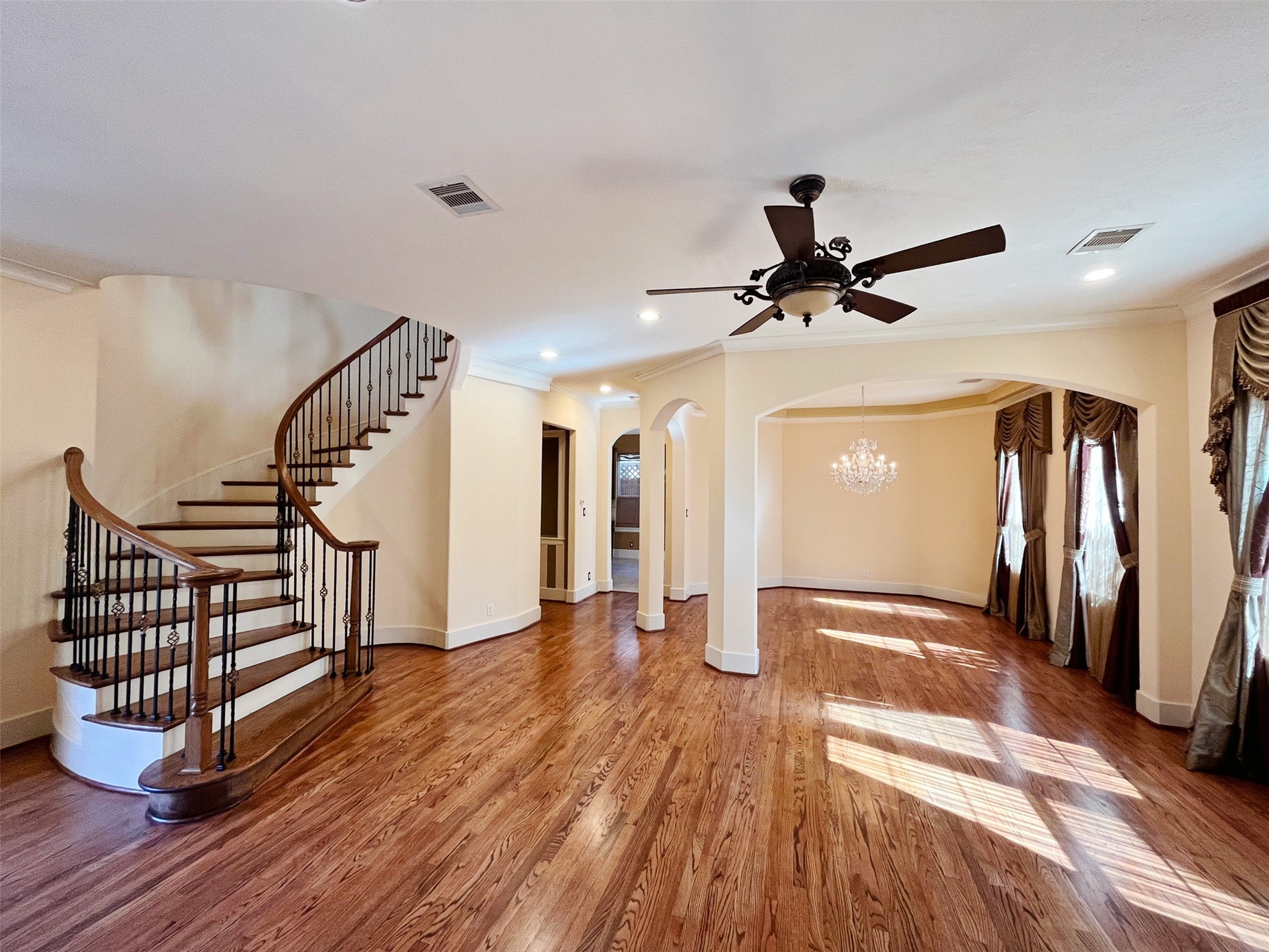 5455 Hidalgo Street Houston, TX 77056 - Photo 3 of 22 a view of entryway and hall with wooden floor