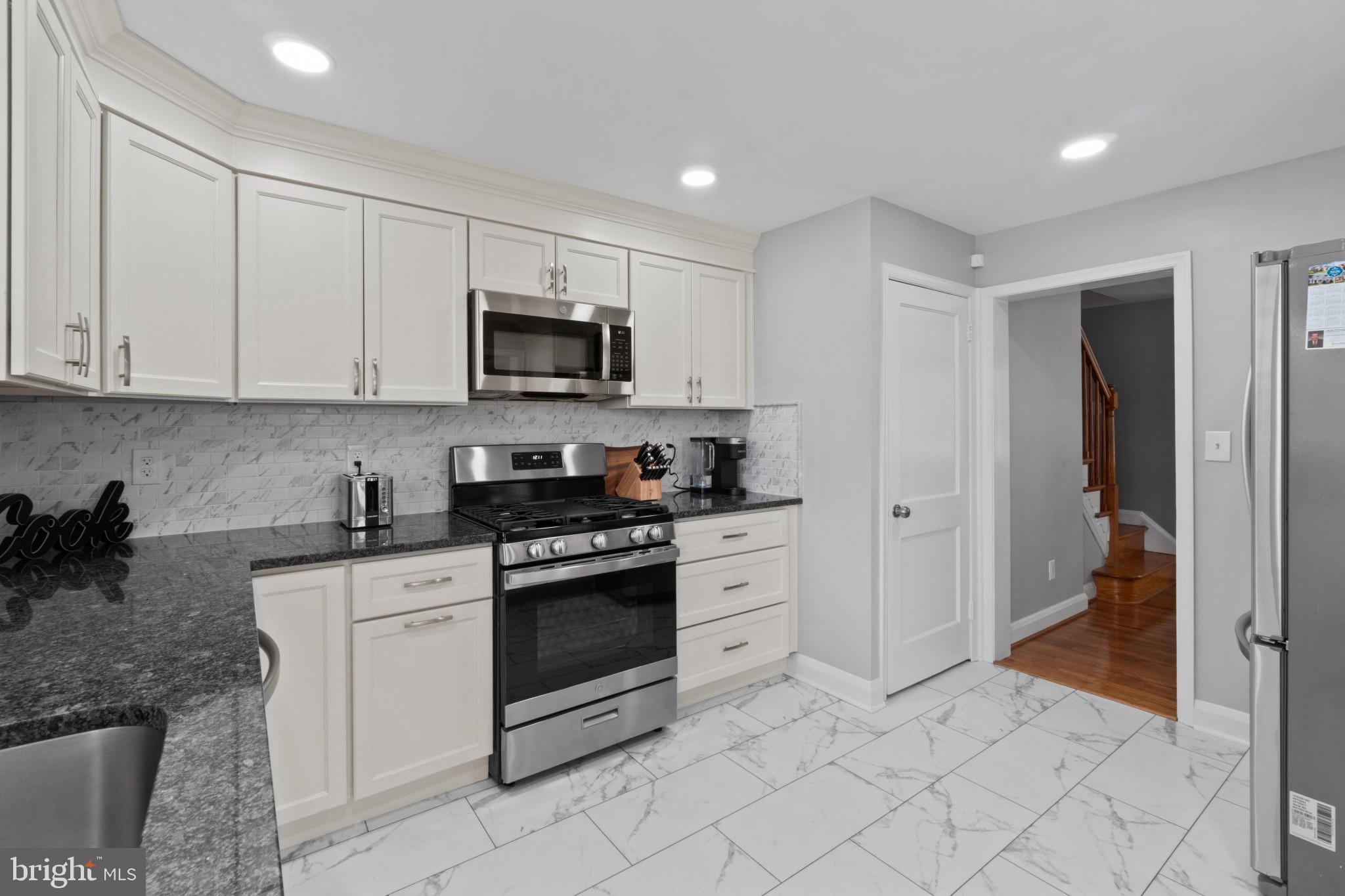 1517 Dellsway Road Towson, MD 21286 - Photo 11 of 34 Stainless steel appliances
