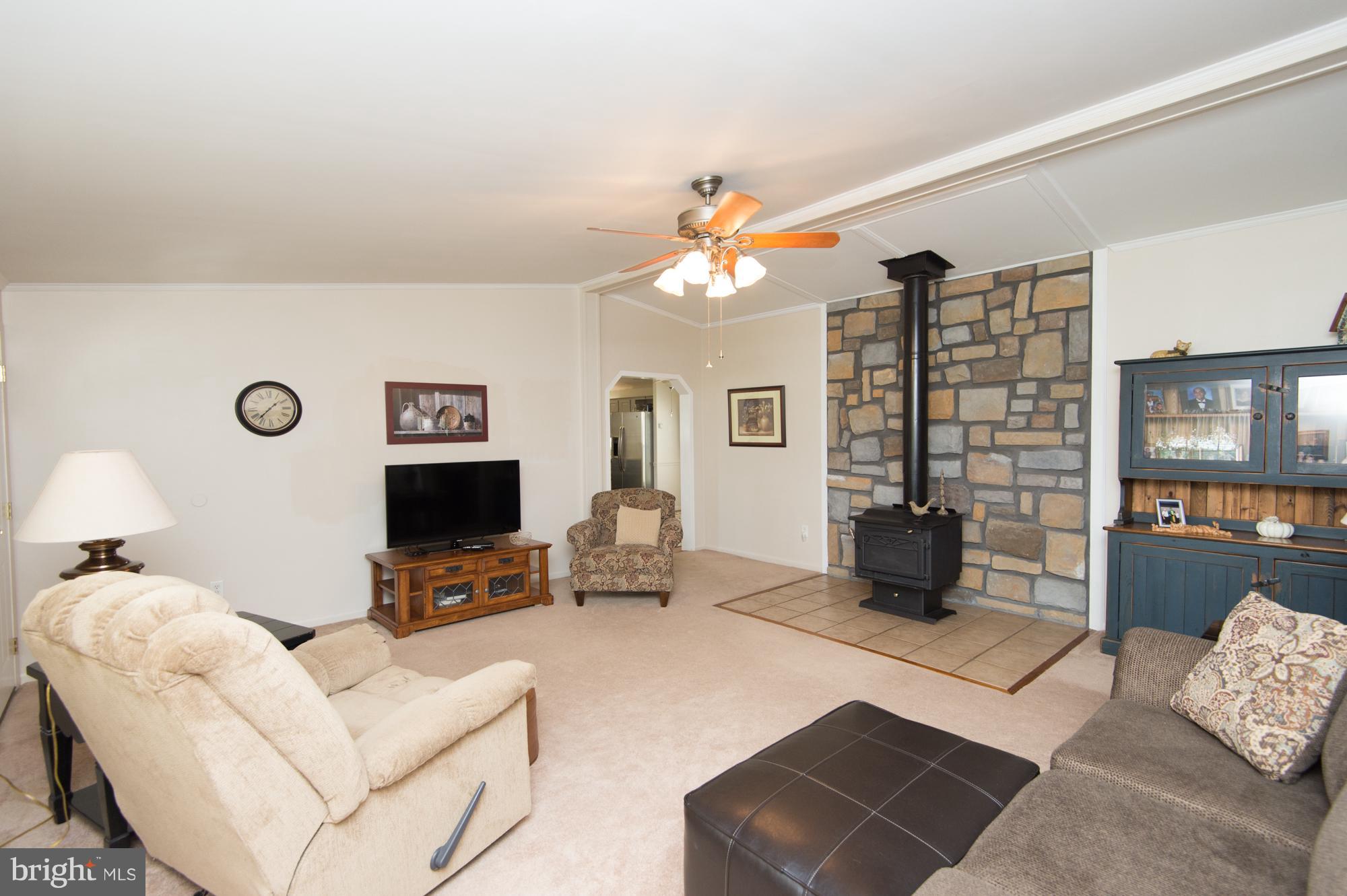 4186 Osborne Road Hurlock, MD 21643 - Photo 16 of 30 Living Room