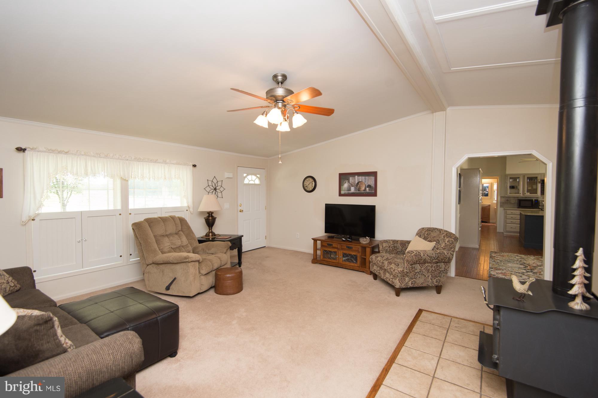 4186 Osborne Road Hurlock, MD 21643 - Photo 17 of 30 Living Room